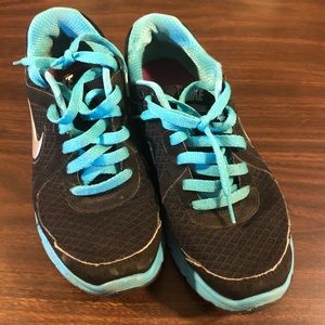 women's nike black mesh shoes